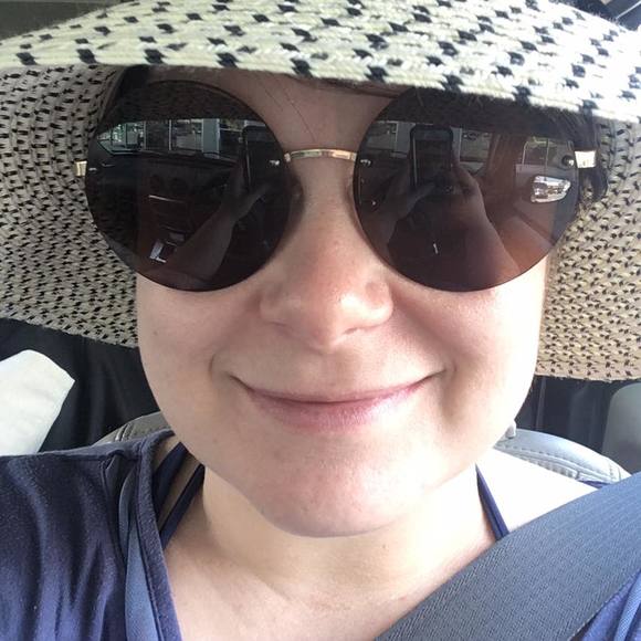 Meet your Posher, Rebecca - Picture 1 of 1